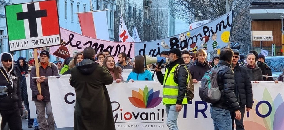 Un momento della manifestazione di sabato 22 gennaio a Trento Un momento della manifestazione di sabato 22 gennaio a Trento